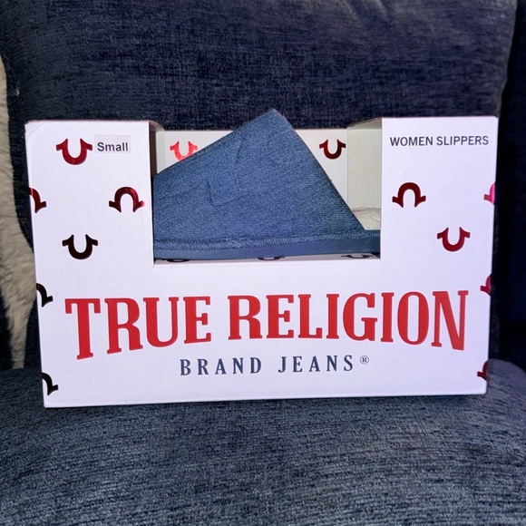 NIB-TRUE RELIGION- Denim cozy slippers size 5-6 - Picture 1 of 6